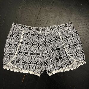 Catherines Black and White Patterned Women Shorts